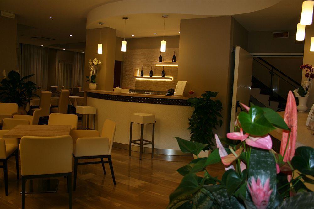 Hotel Lalla Beauty & Relax เชเซนาติโก ภายนอก รูปภาพ