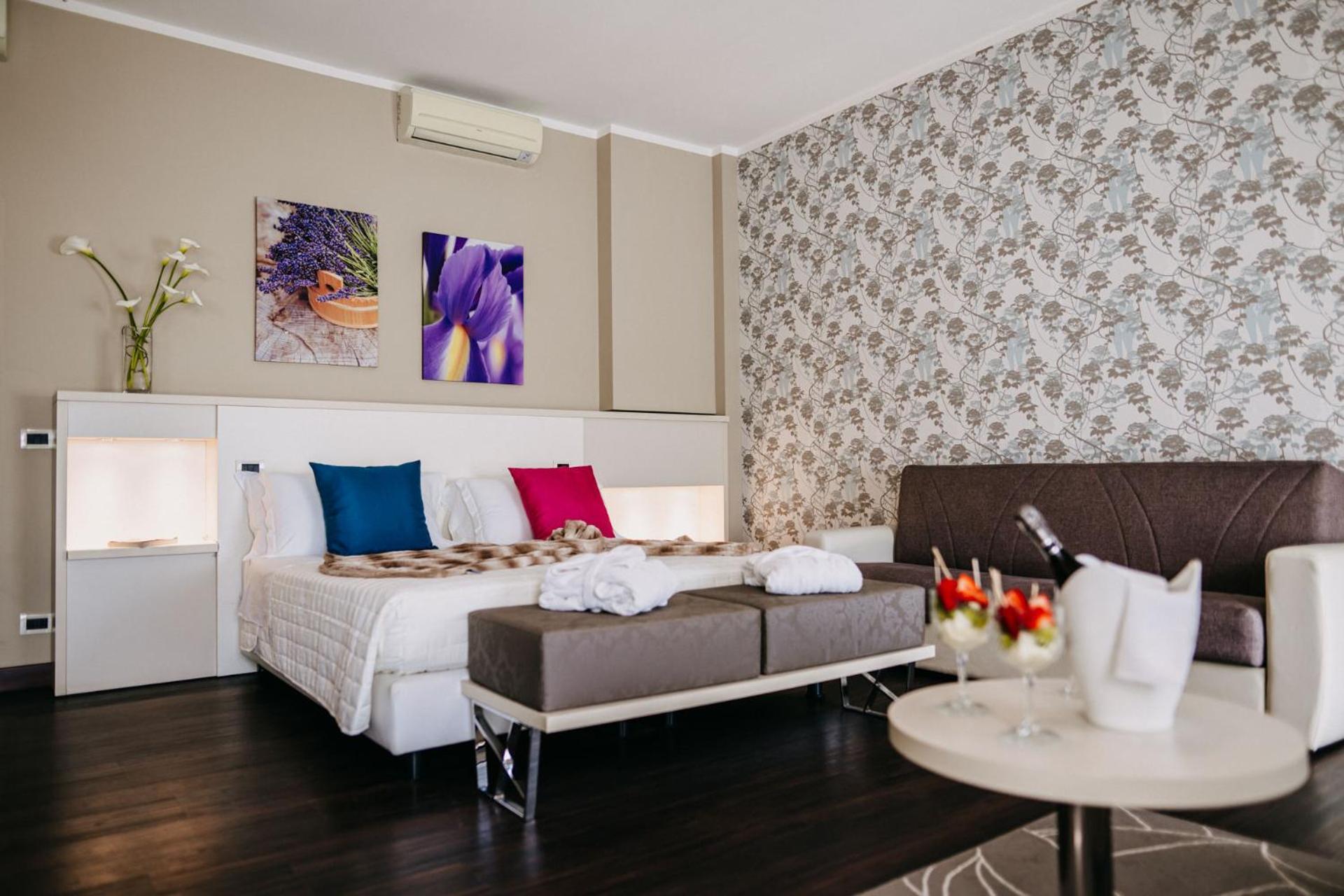 Hotel Lalla Beauty & Relax เชเซนาติโก ภายนอก รูปภาพ