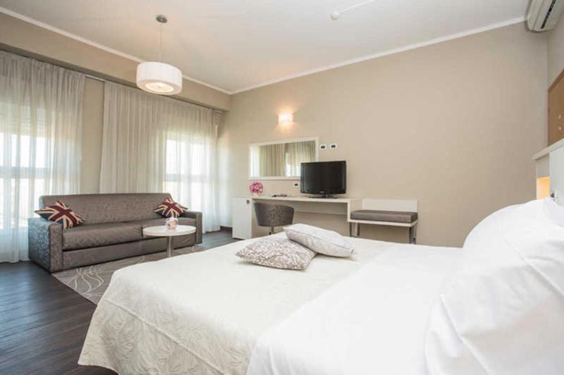 Hotel Lalla Beauty & Relax เชเซนาติโก ภายนอก รูปภาพ